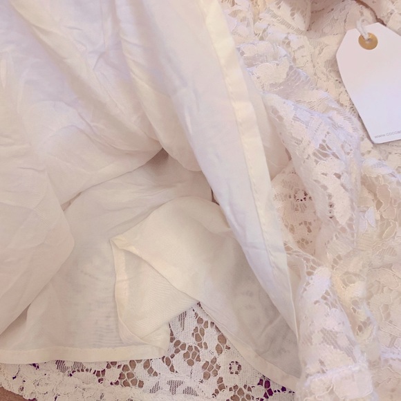 Coco + Jaimeson off shoulder lace Top NWT - Picture 15 of 16